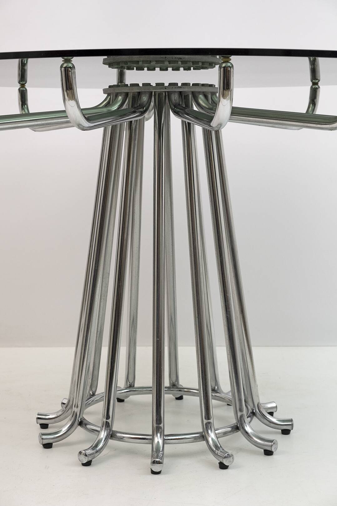 Gastone Rinaldi Mid-Century Modern Italian Chromed Metal Round Dining Table