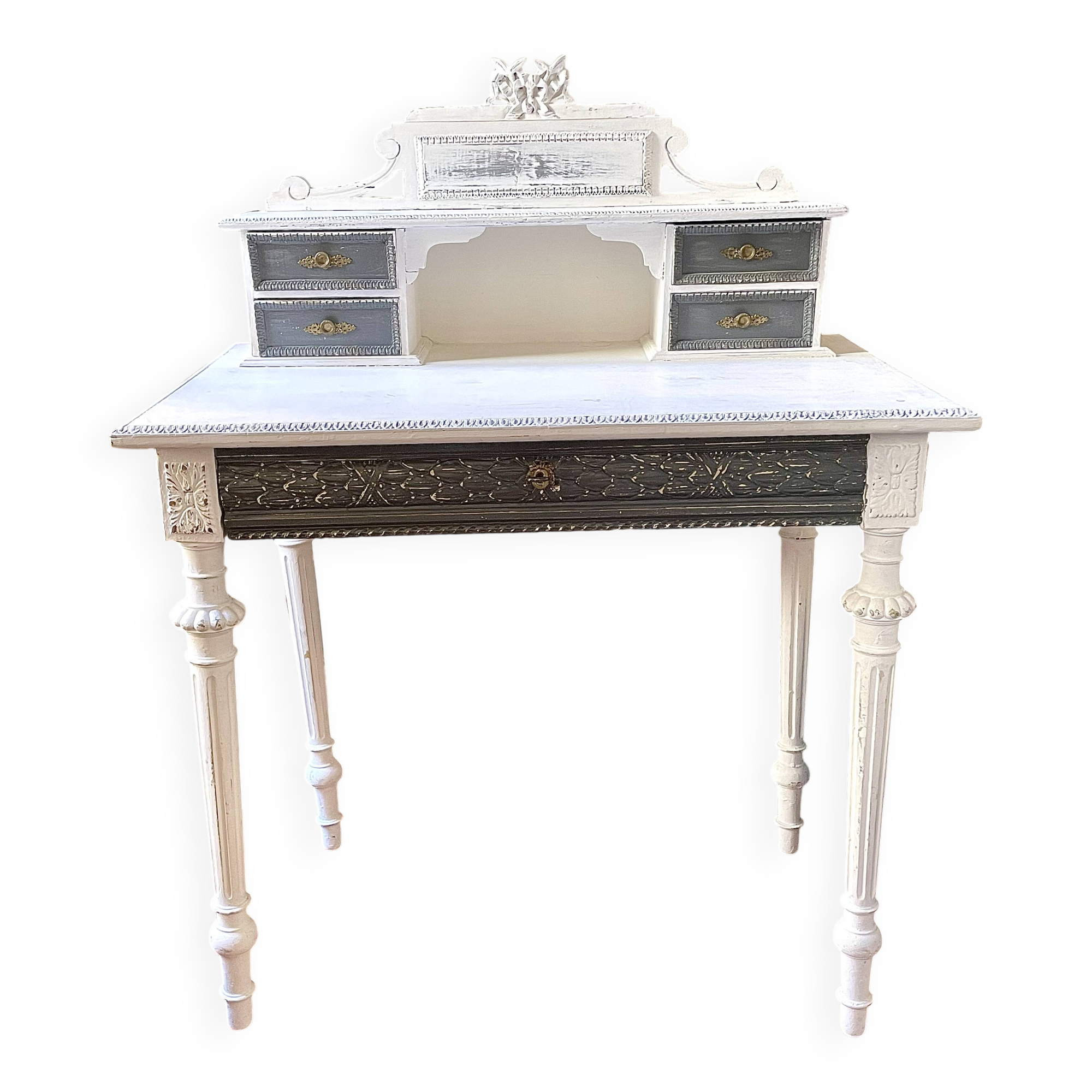 Small old romantic style desk