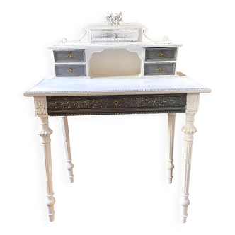 Small old romantic style desk