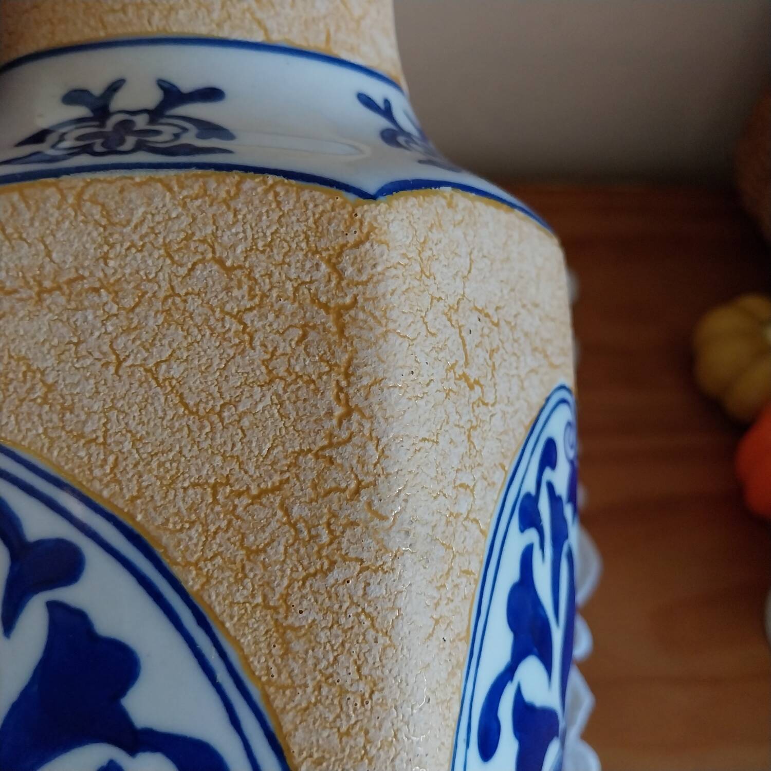 Vintage vase in Delf blue porcelain and cracked ceramic
