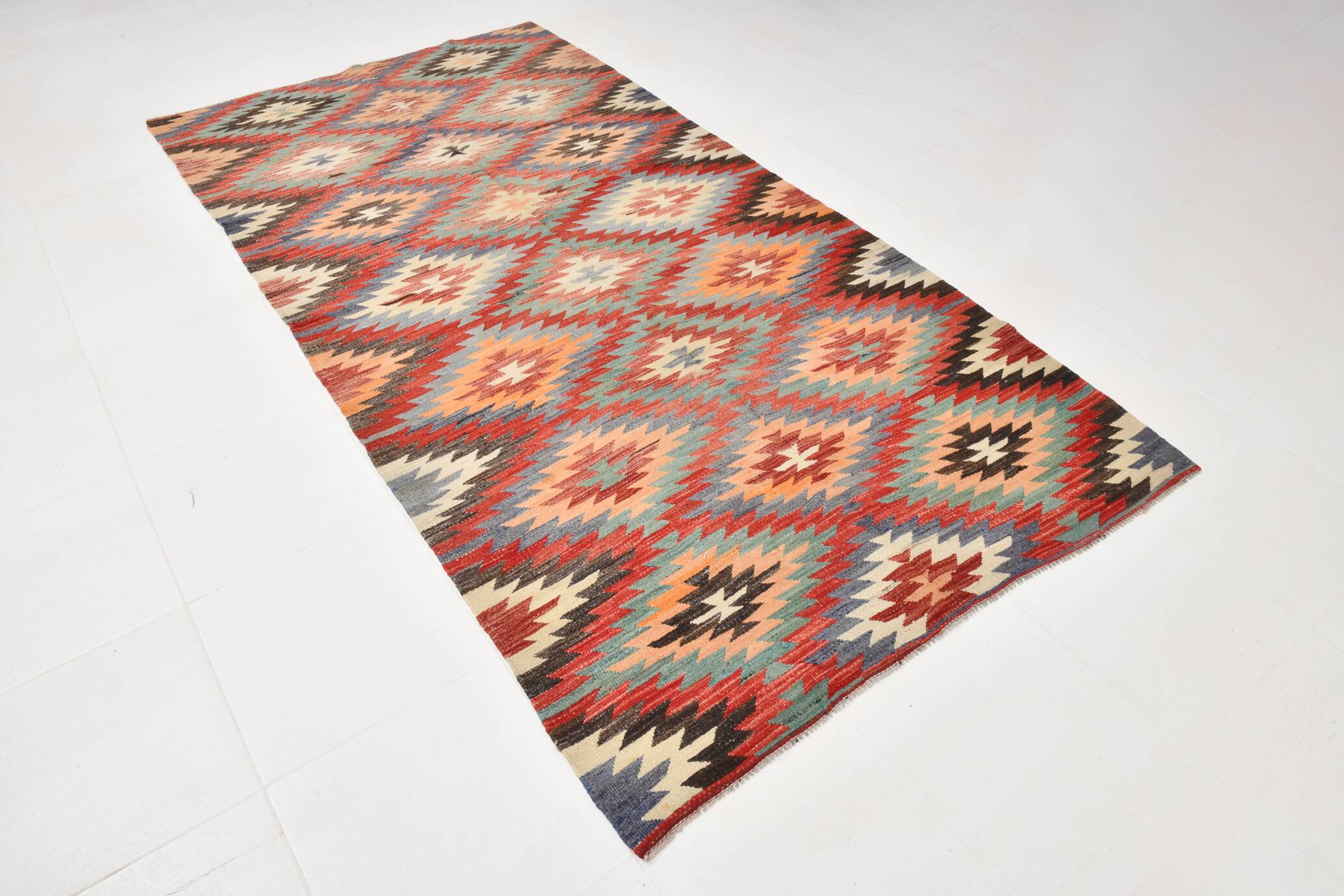 5x9 Faded Color Turkish Vintage Kilim Rug, 141x275Cm Geometric Style Kilim