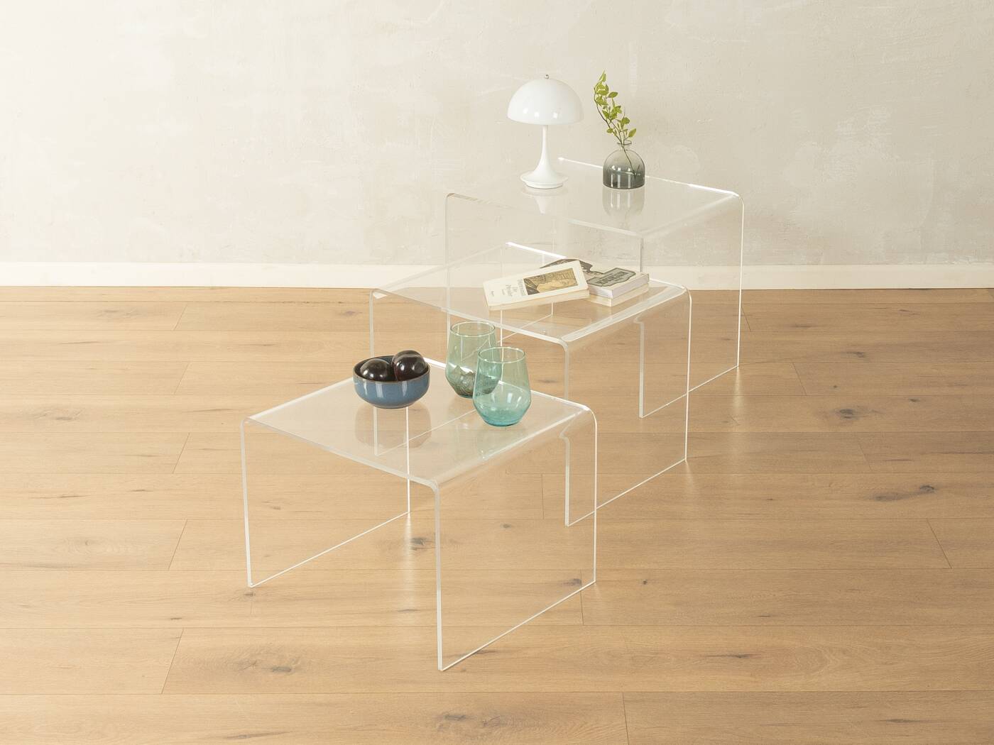 Tables gigognes en acrylique des années 1960