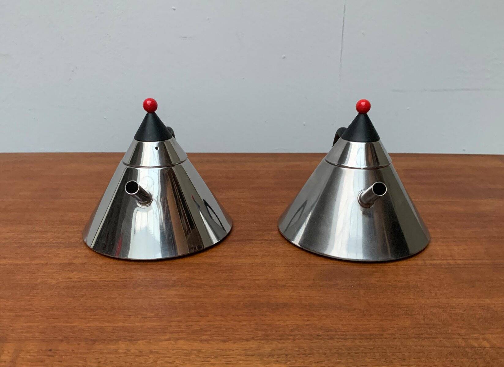 Postmodern Japanese kettle in stainless steel, set of 2