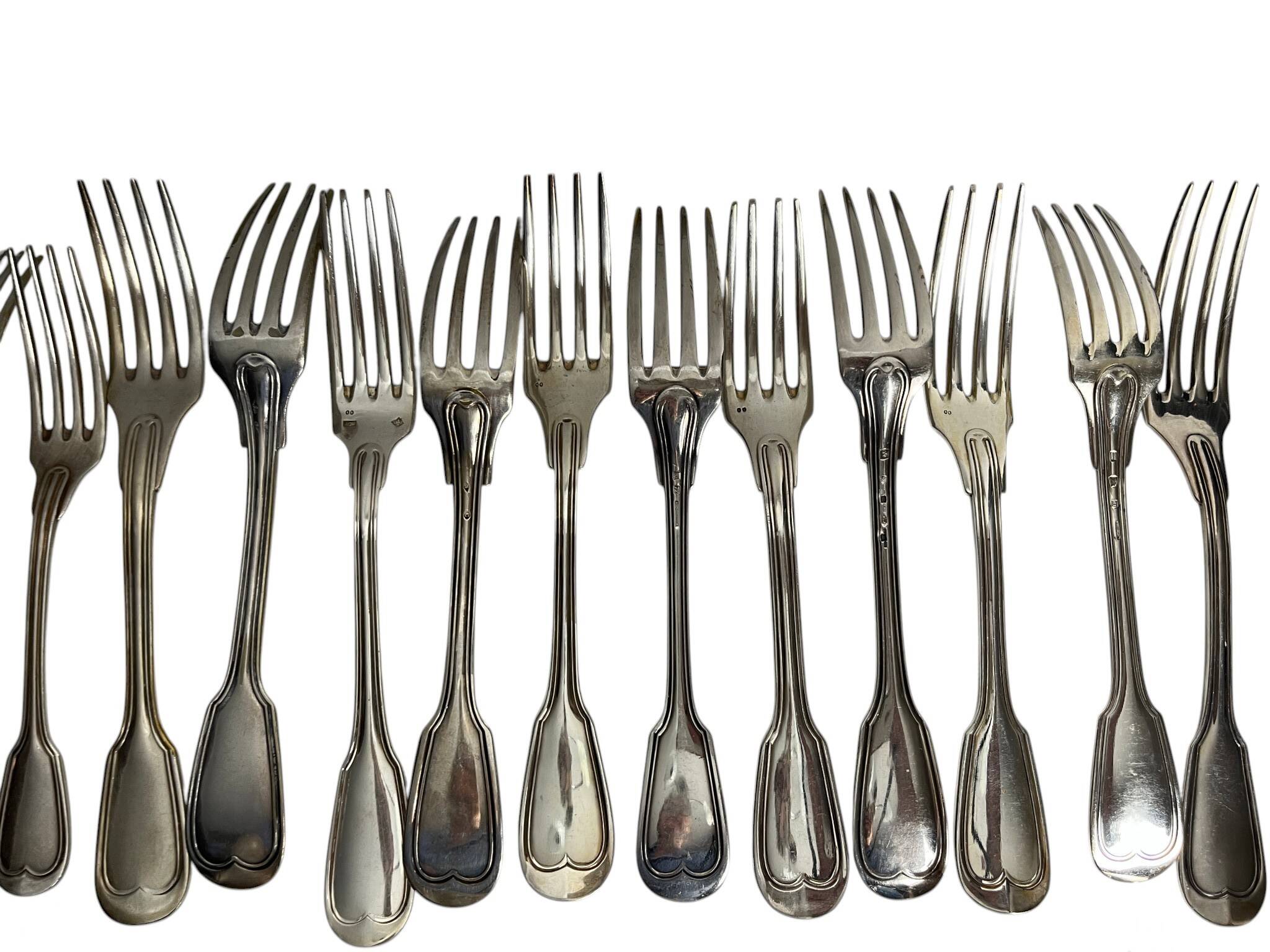 Important lot of 118 pieces of silver-plated metal cutlery by Ercuis, Christofle 20th century.