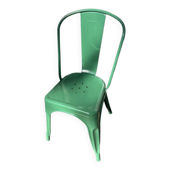 Chaise verte metal empilable sklum esprit tolix