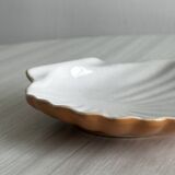 Two-tone shell-shaped bowl