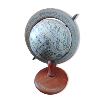 World map metal wood shepherdess of france