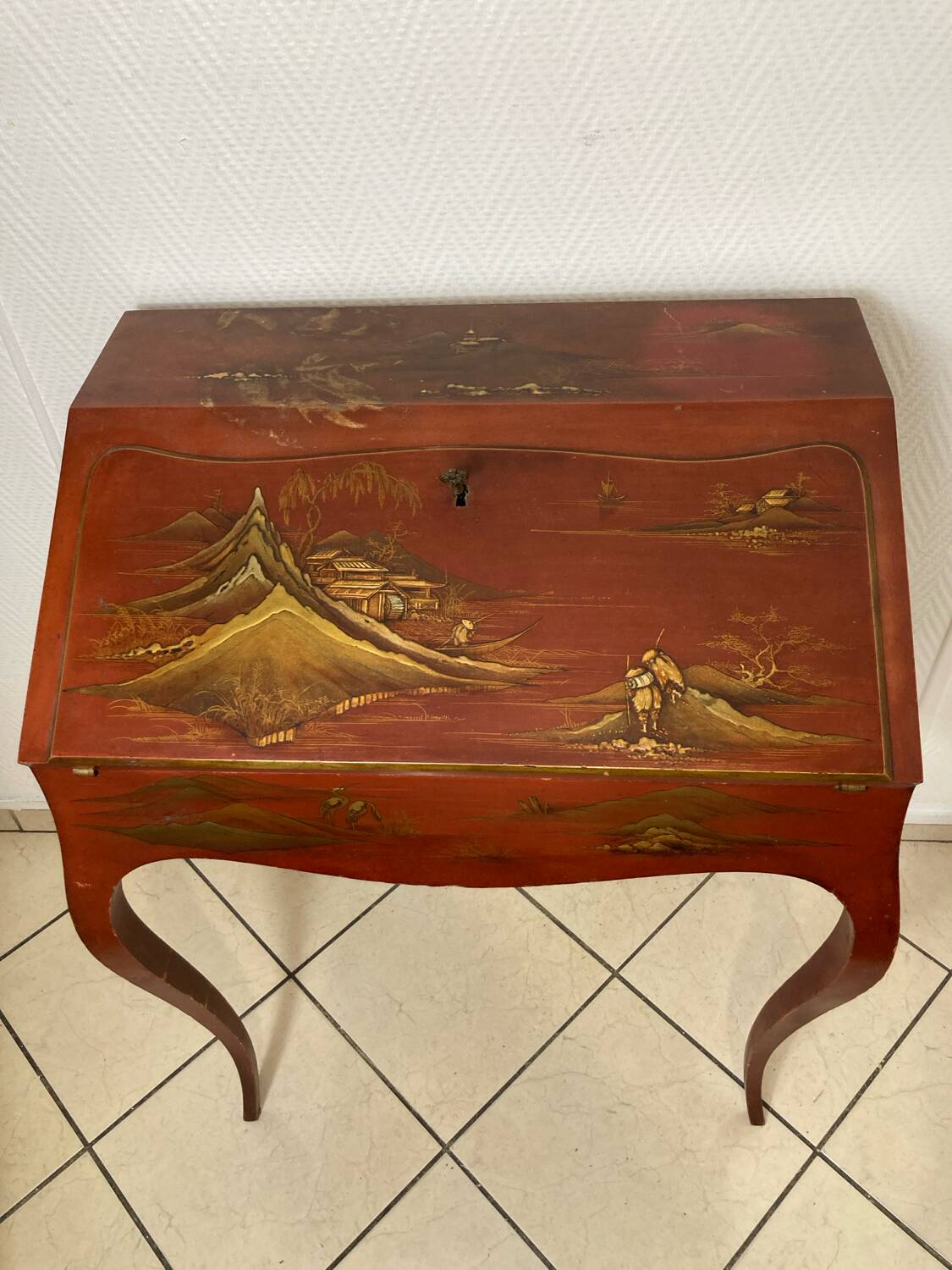 Asian style secretary