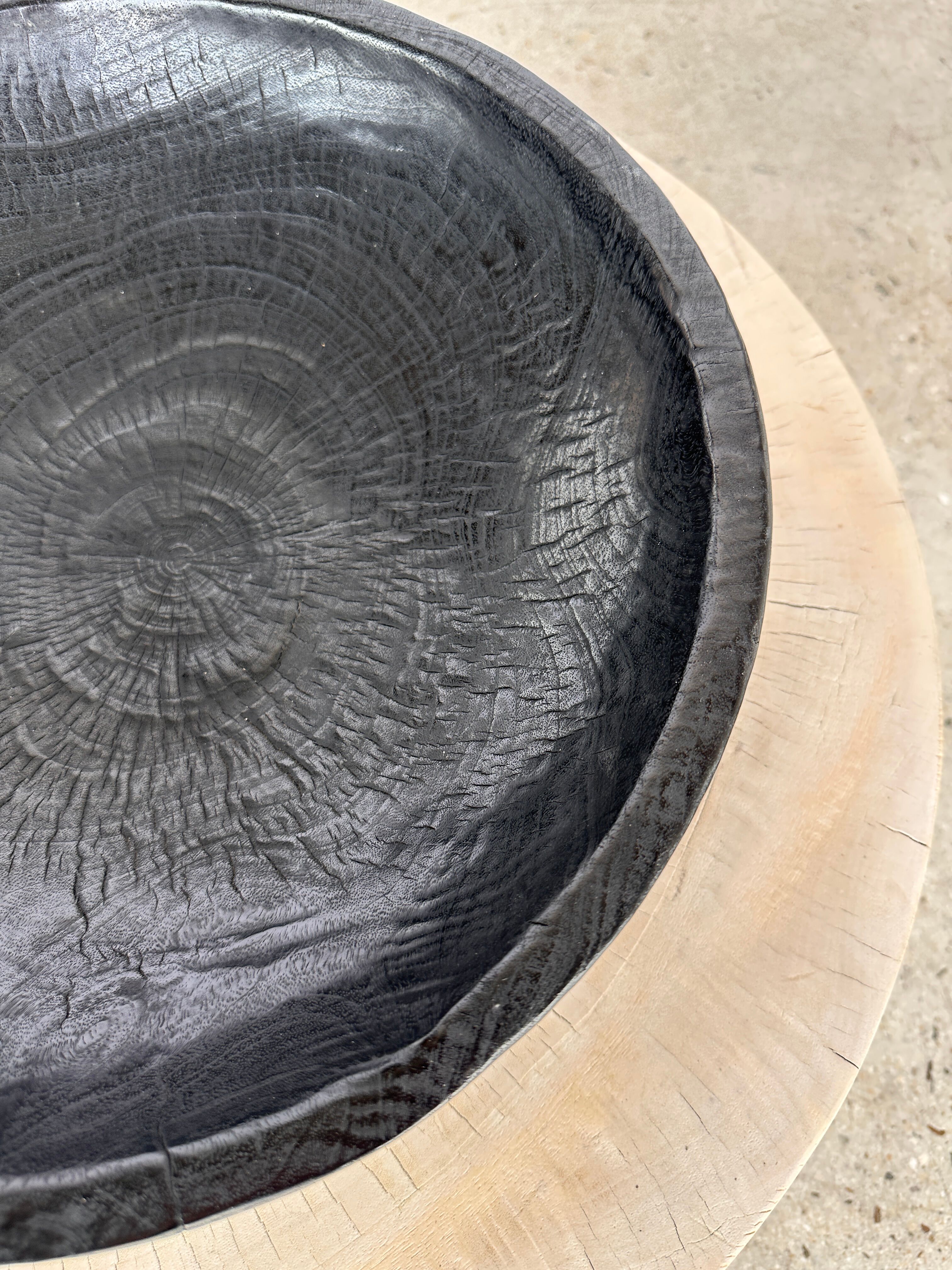 Cut in monoxyl mango wood