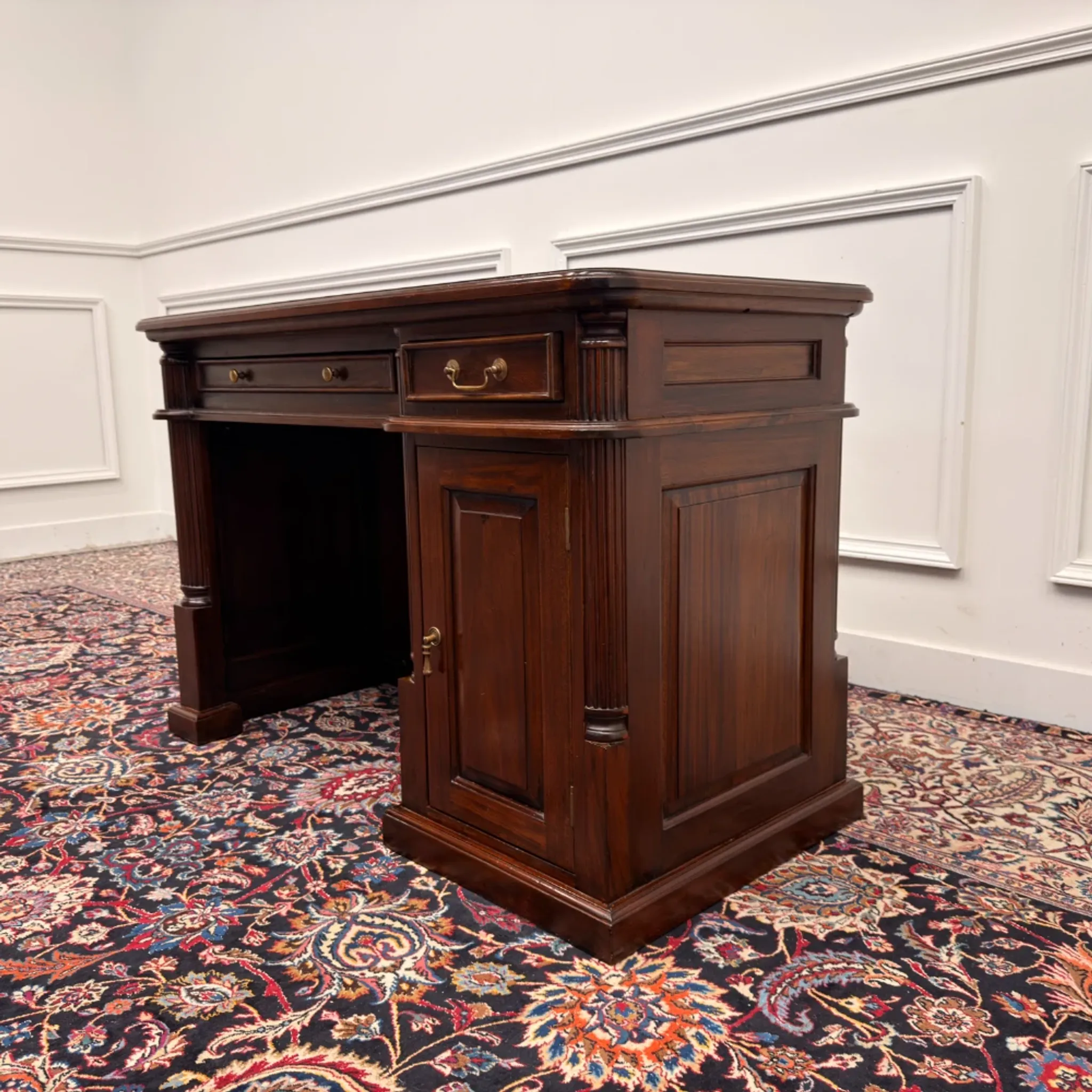Compact Classic English Desk