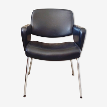 Black vintage conference chair, chrome feet