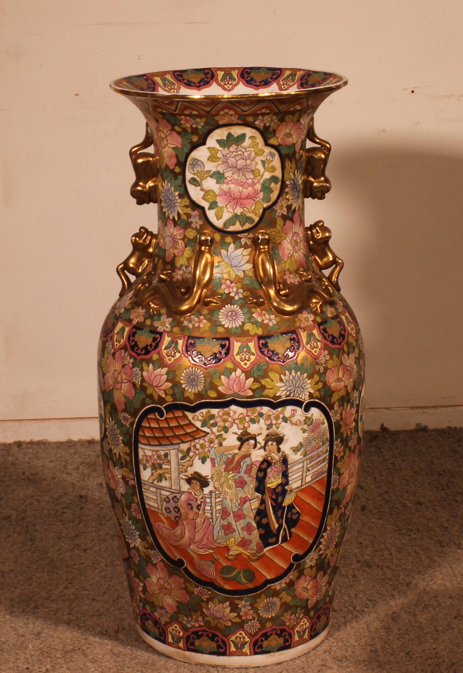 Chinese Enamelled Porcelain Vase with Polychrome Decoration - on Pedestals