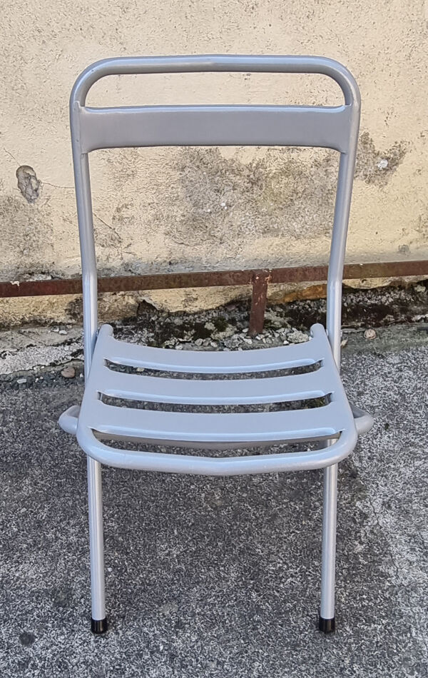 Table tolix, design indus, et ses 3 chaises pliantes, dessinés par xavier pauchard