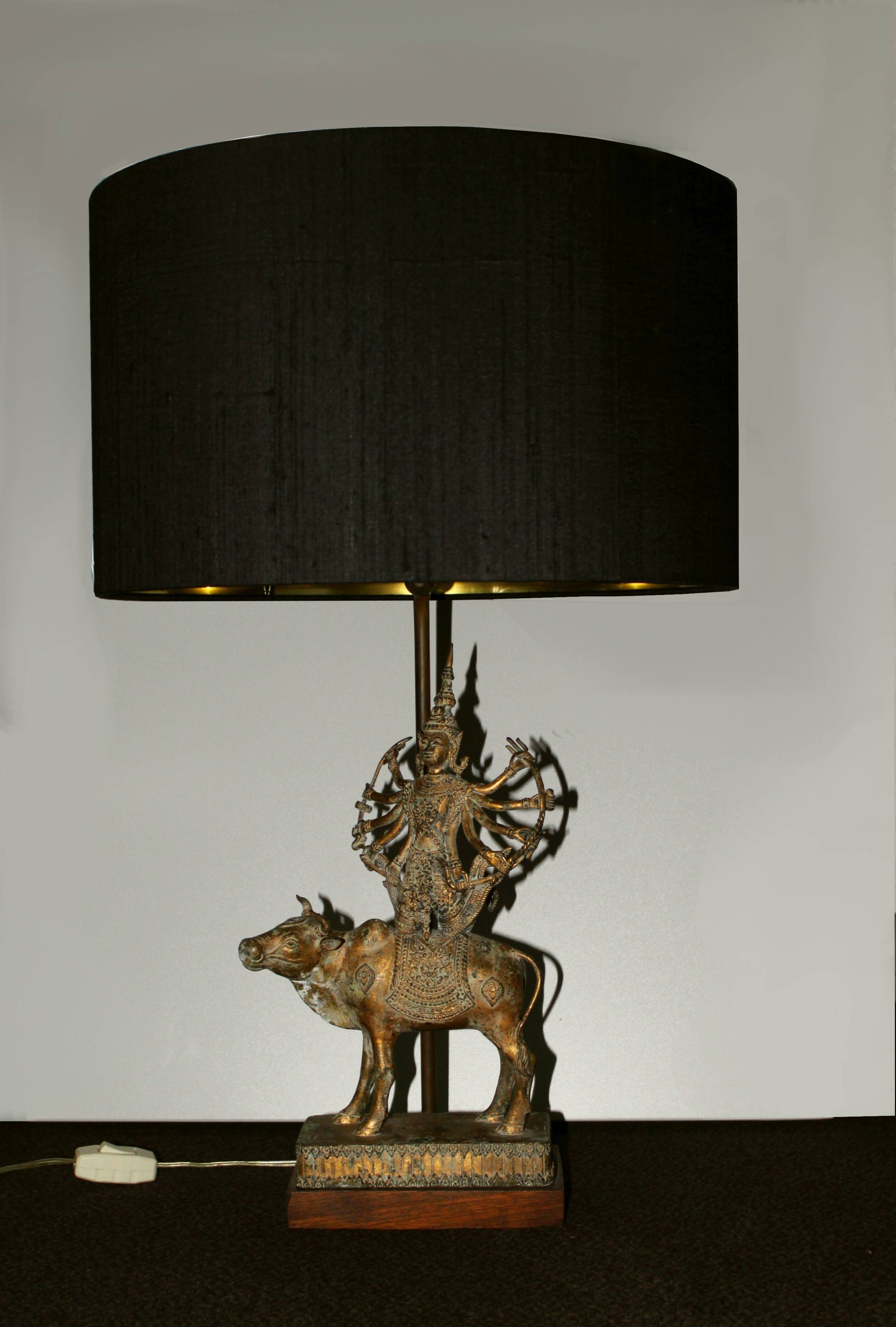 Shiva lamp in bronze.