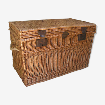 Wicker rattan trunk lined