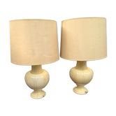 Paire de lampes balustres en céramique à décor d’arcatures et imitation d’ivoire