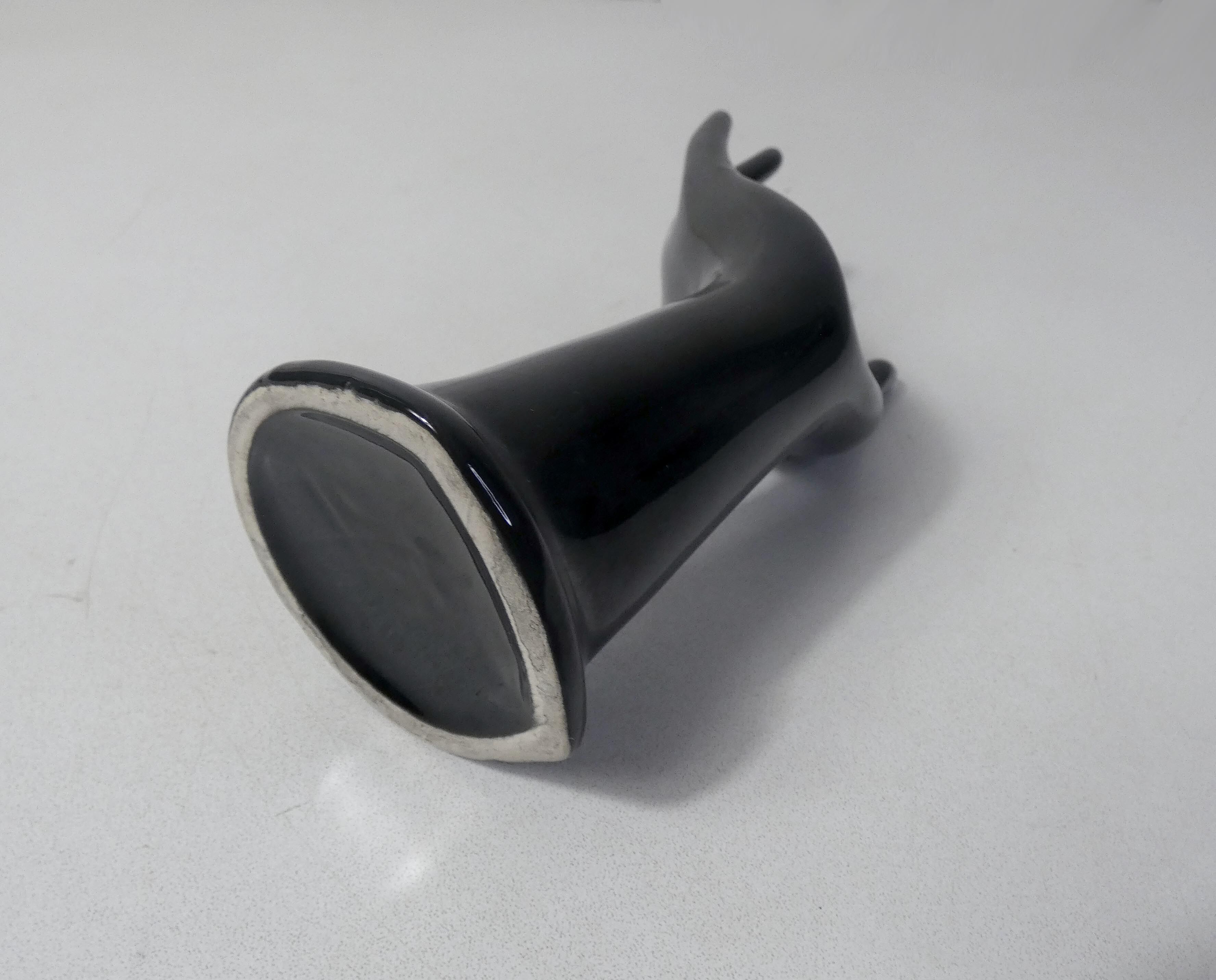 Black hand fig soliflore jewelry support