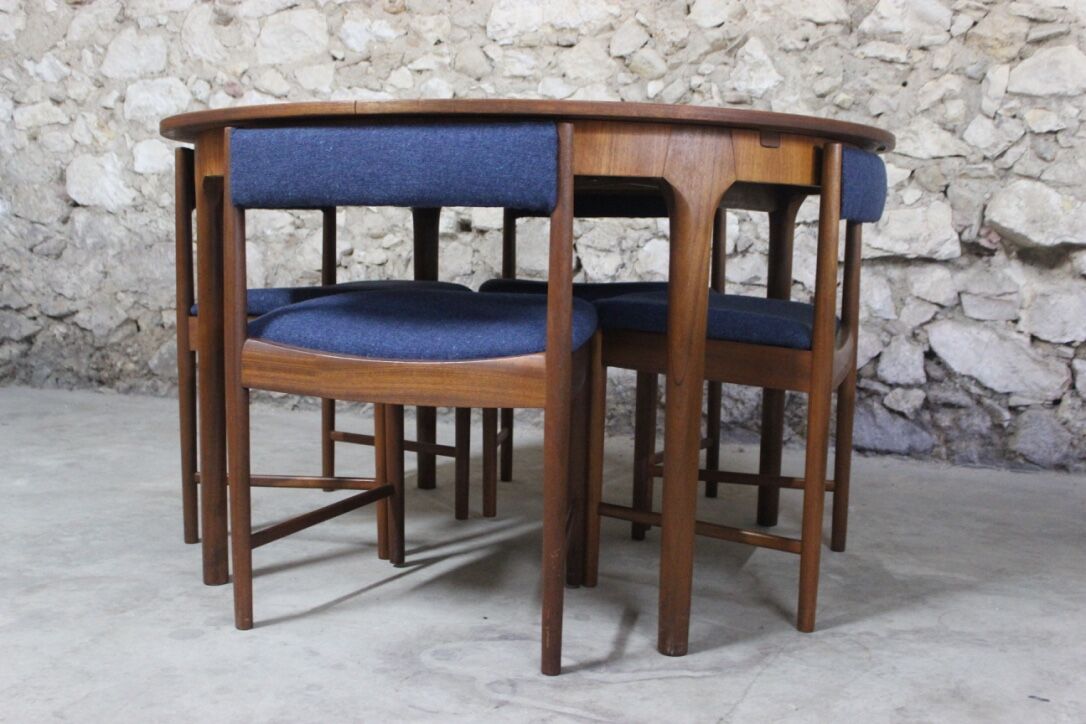 Set dining table 4 chairs by publisher McIntosh