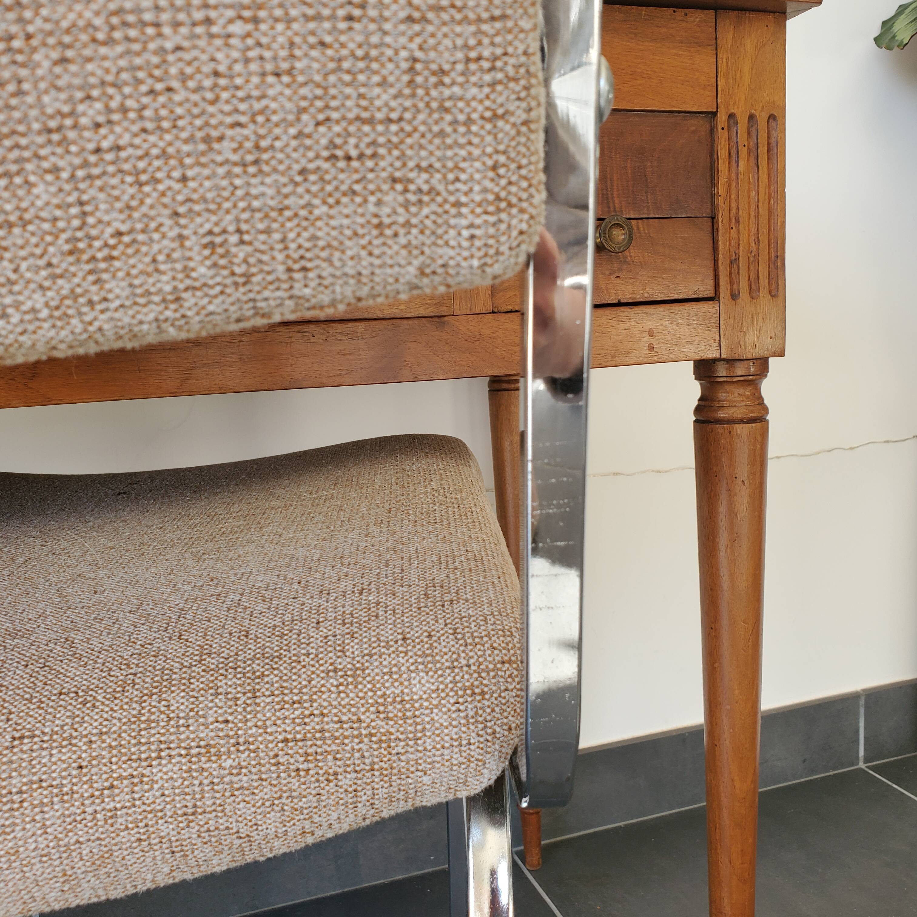 Chaise inclinée métal et assise tissu