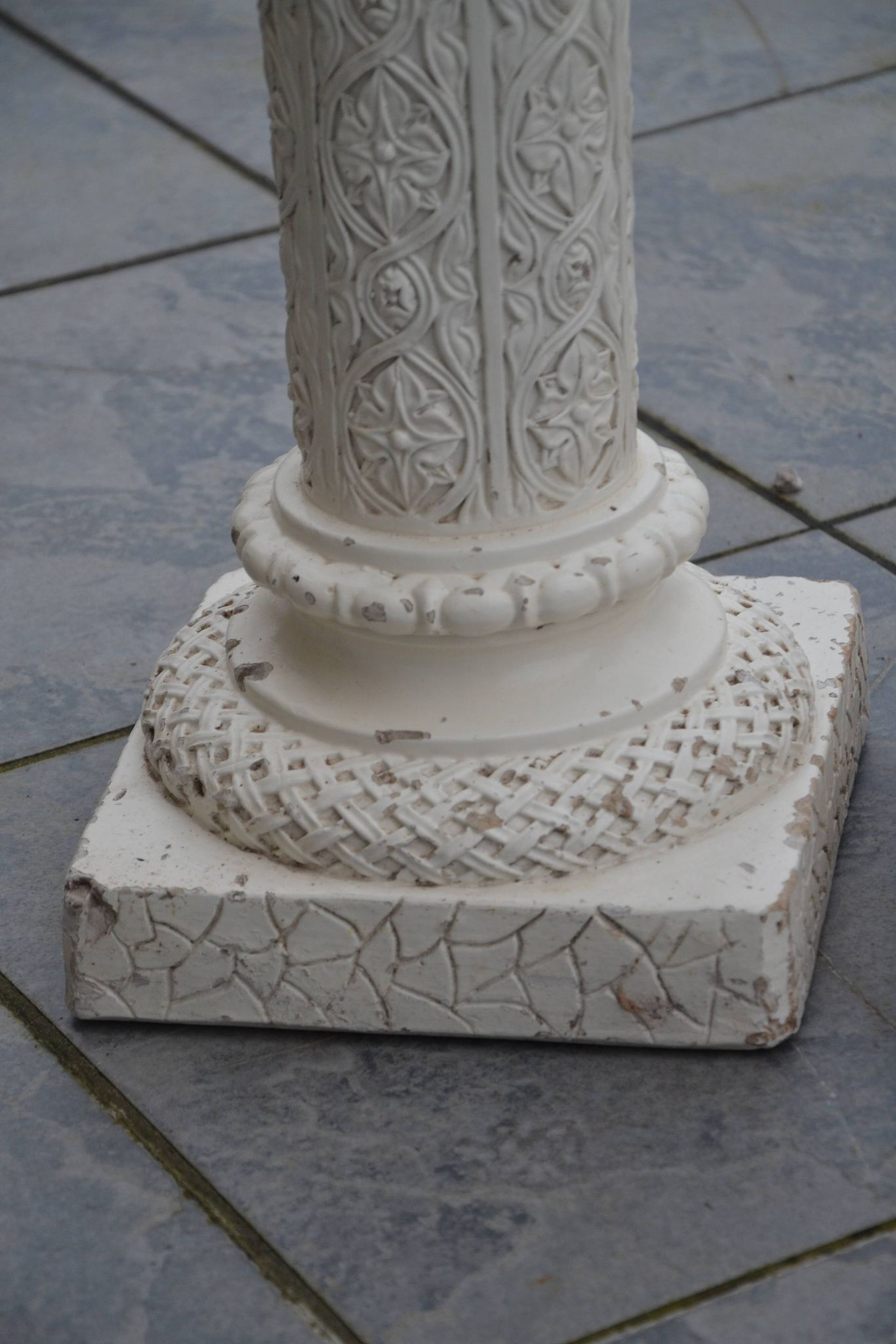 2 old plaster columns