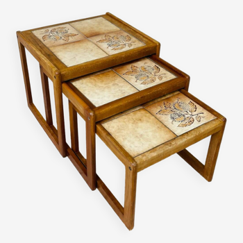 Vintage nesting coffee table