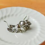 Set of a salt shaker and a pepper shaker in silver-plated metal, ENPS, England.