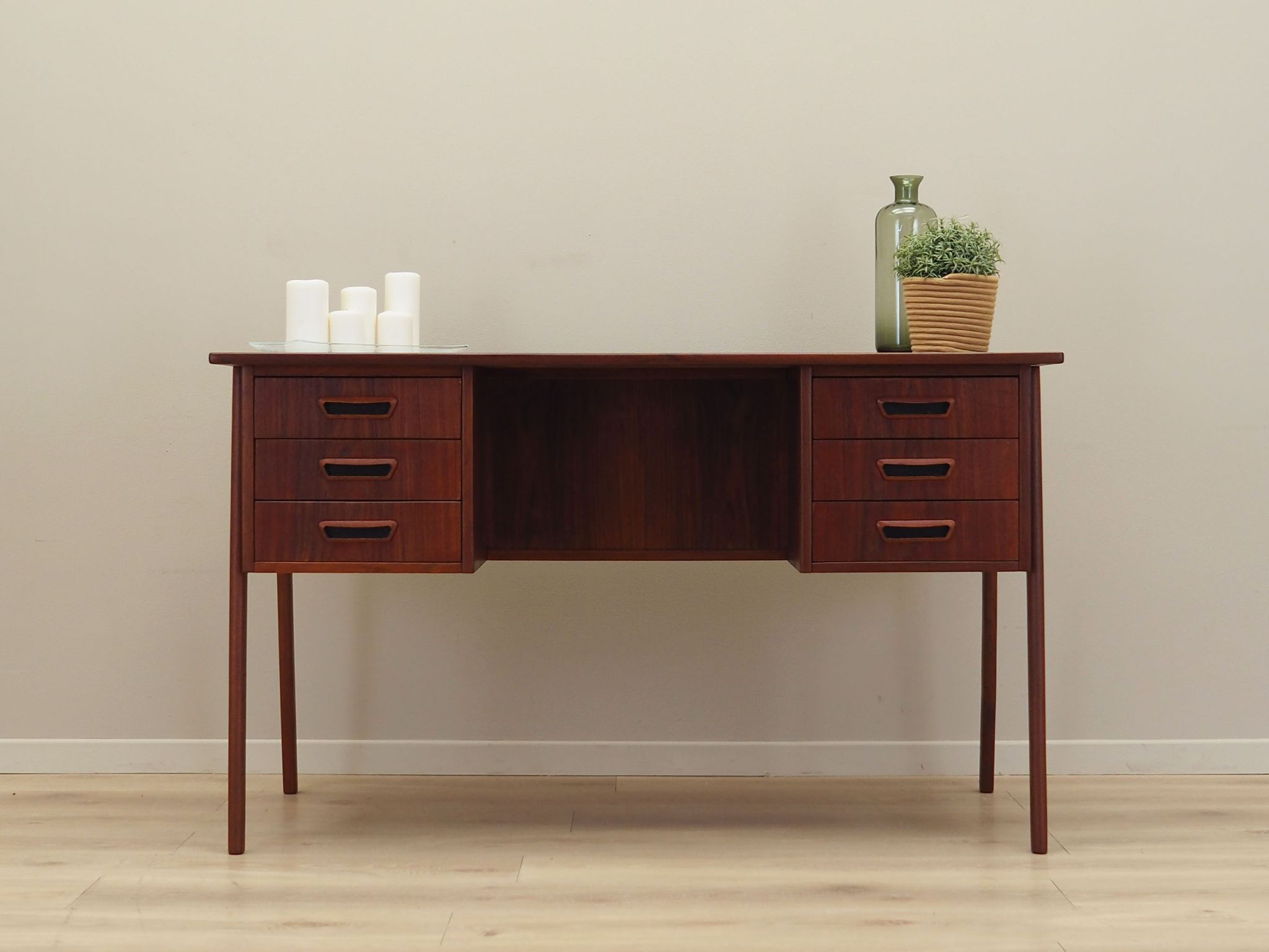 Teak desk, Danish design, 1970s, manufactured by A.P. Møbler Svenstrup