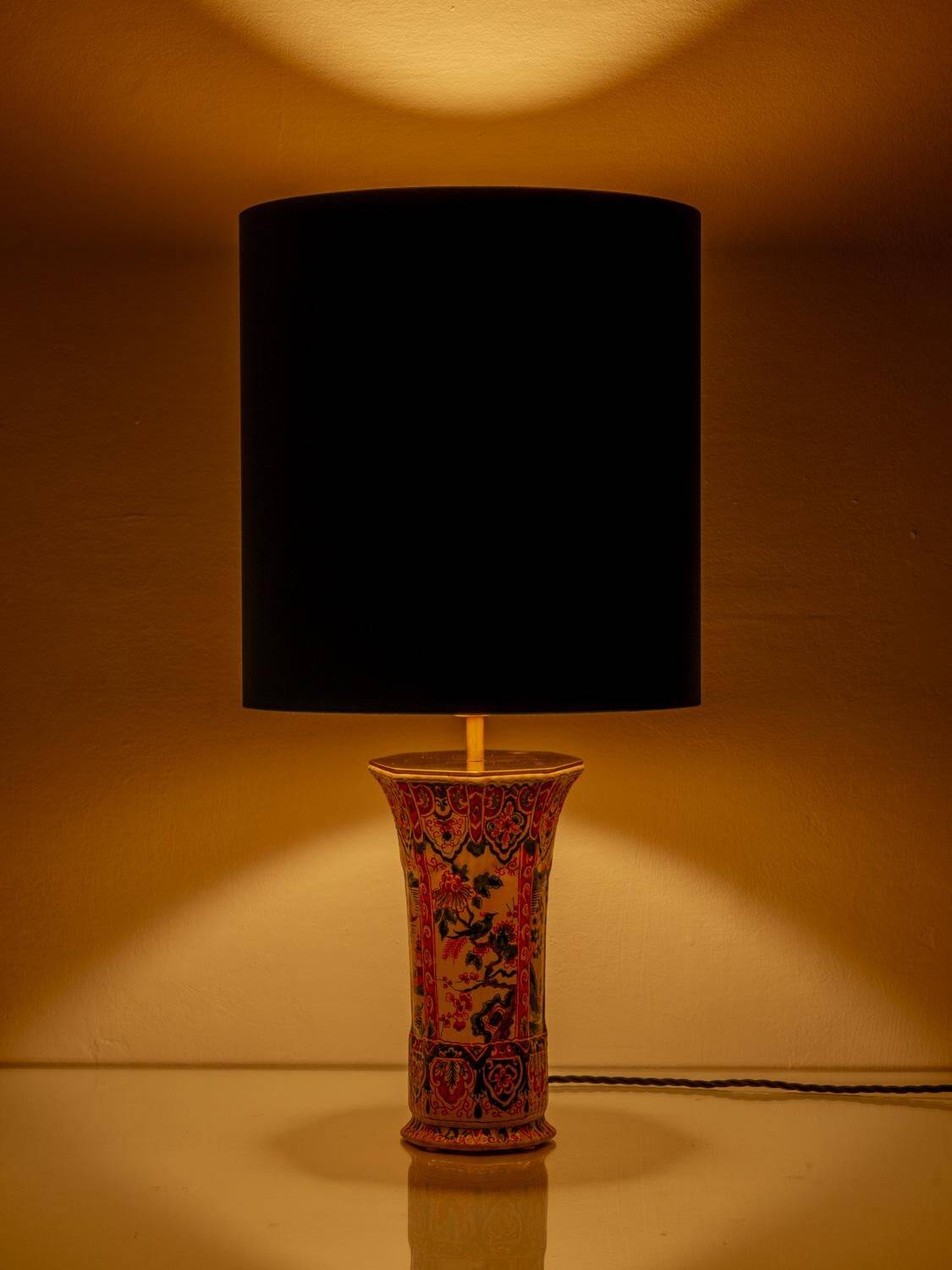 Chinese-style table lamp, French earthenware ceramic in Delft style, 1900s.