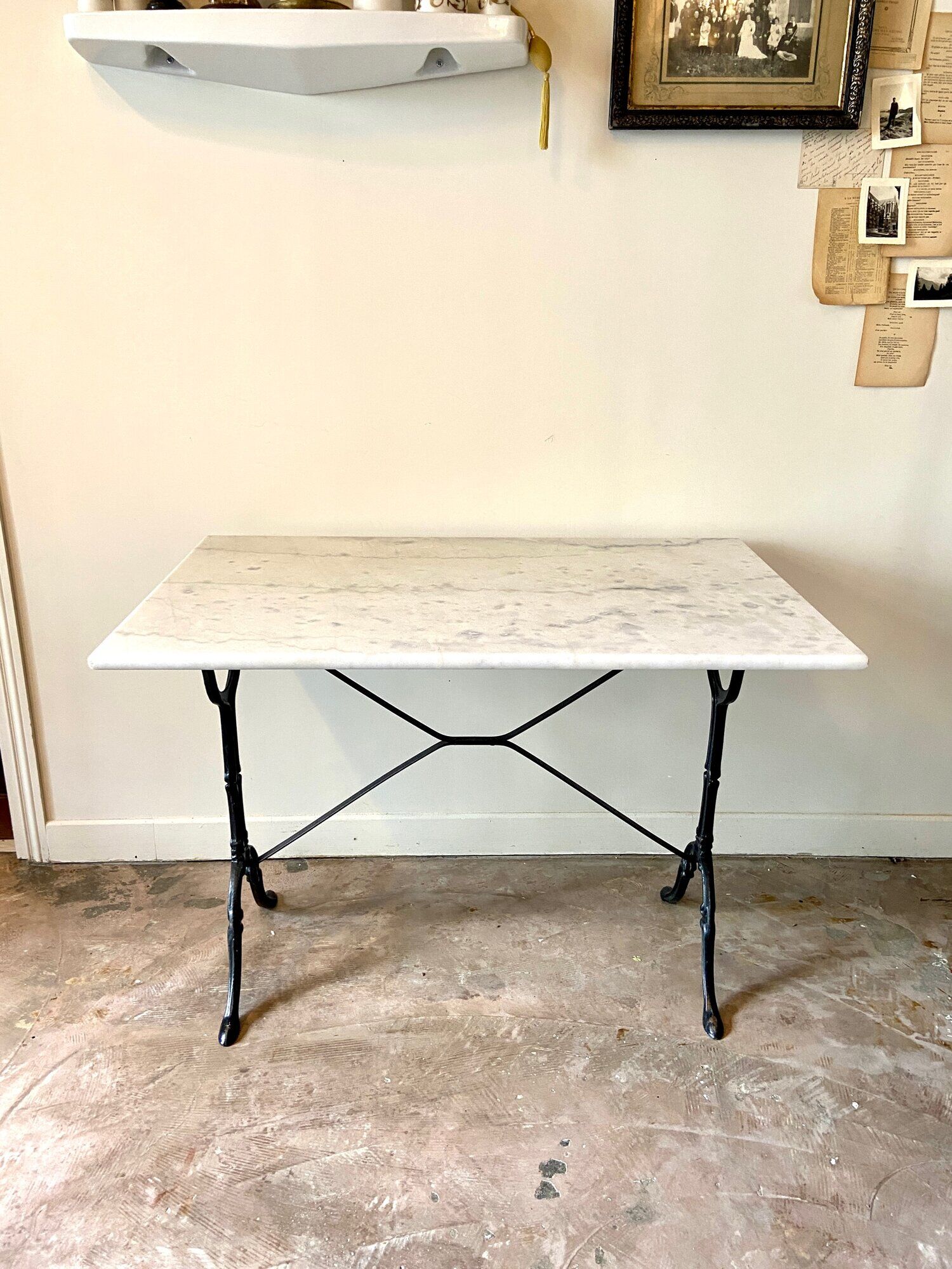 Bistro table in grey marble and cast iron