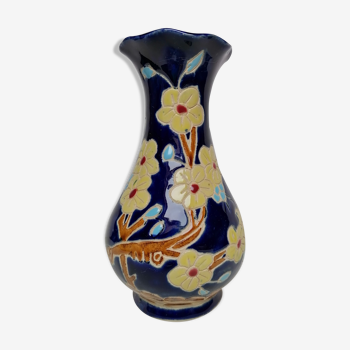 Vase enamelled Japanese flowers blue background