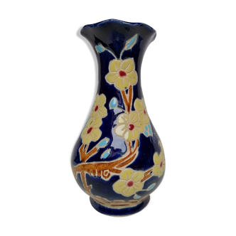 Vase enamelled Japanese flowers blue background