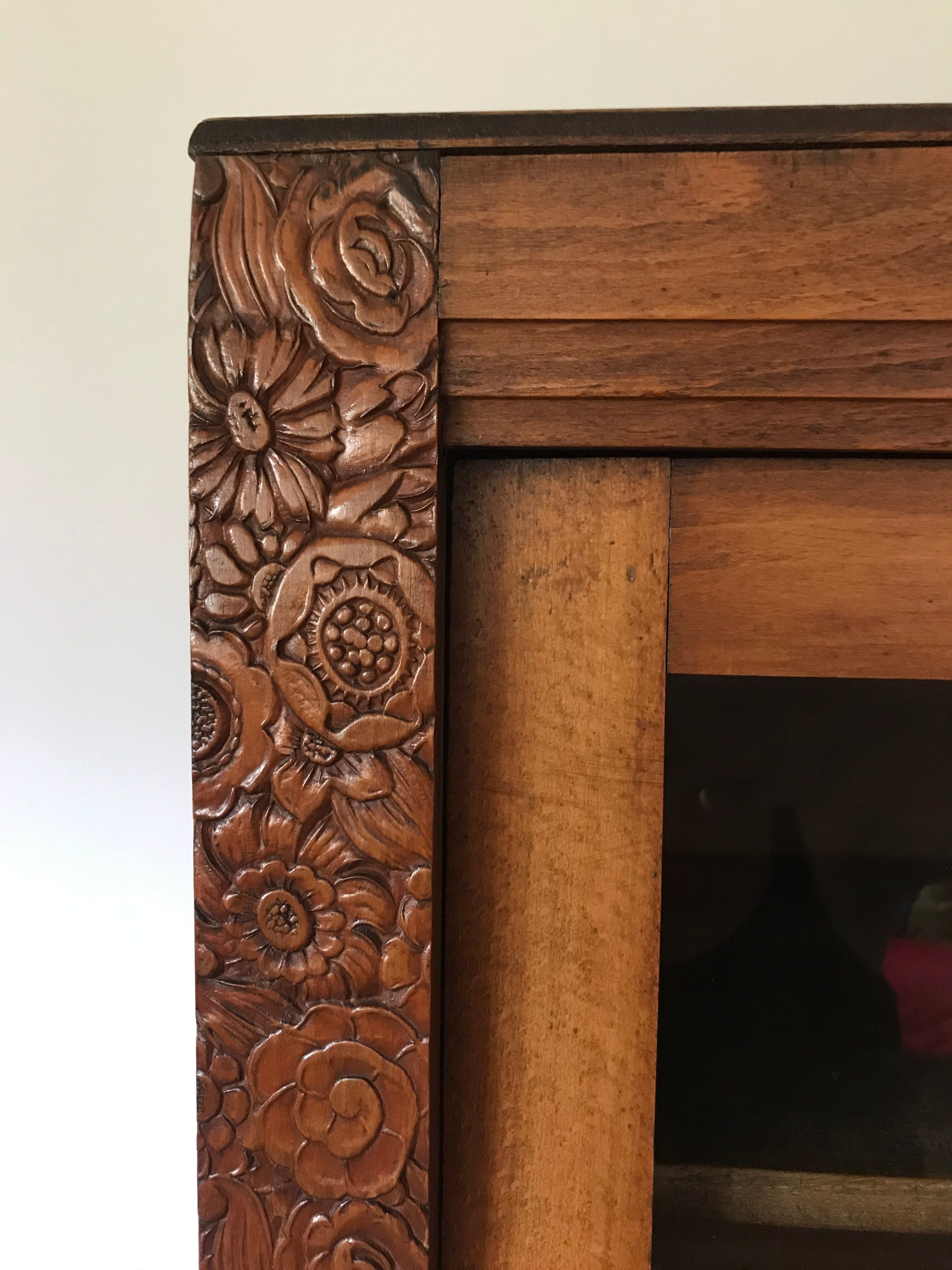 Art Deco style showcase