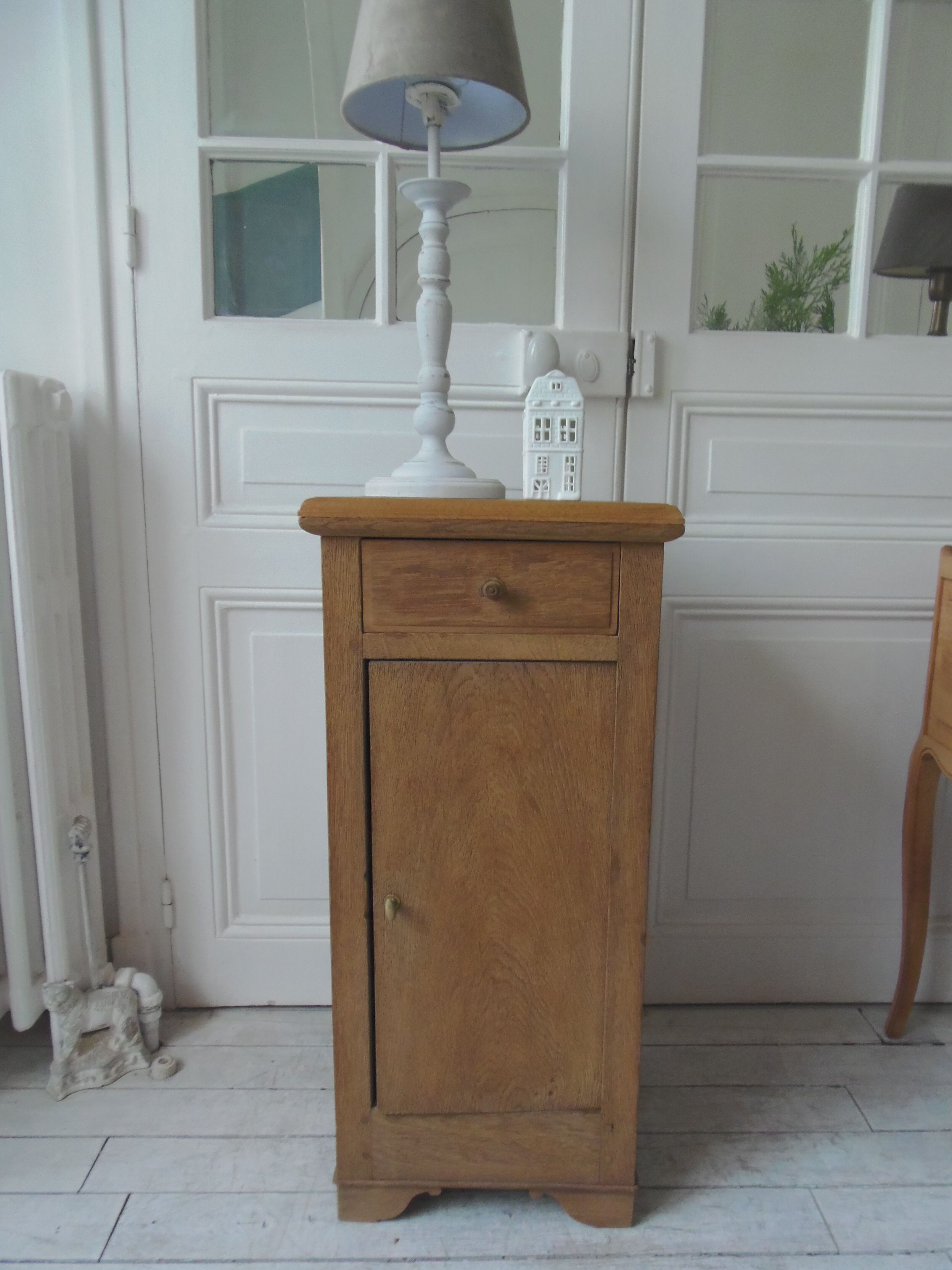 Antique bedside table in solid oak, 1 drawer, 1 door.