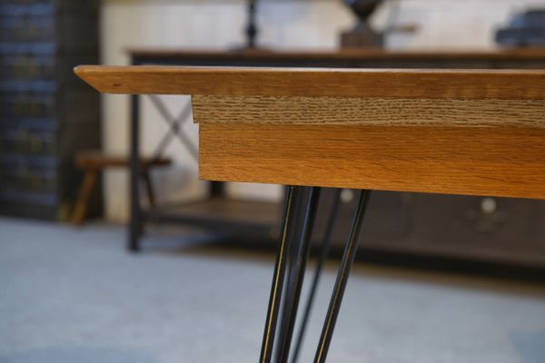 Table en chêne et pied en fonte et bronze design italien 1960's