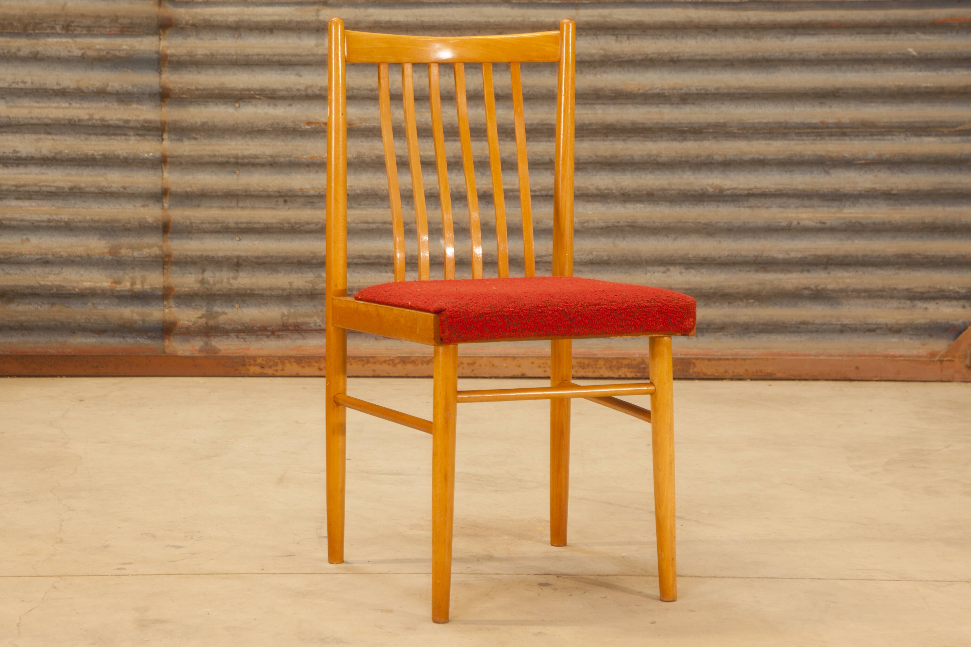 Set of 5 wooden chairs and red fabric