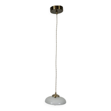 Suspension vintage en opaline blanche bombée – abat-jour années 60, laiton