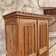 Armoire à tiroirs ancienne néogothique