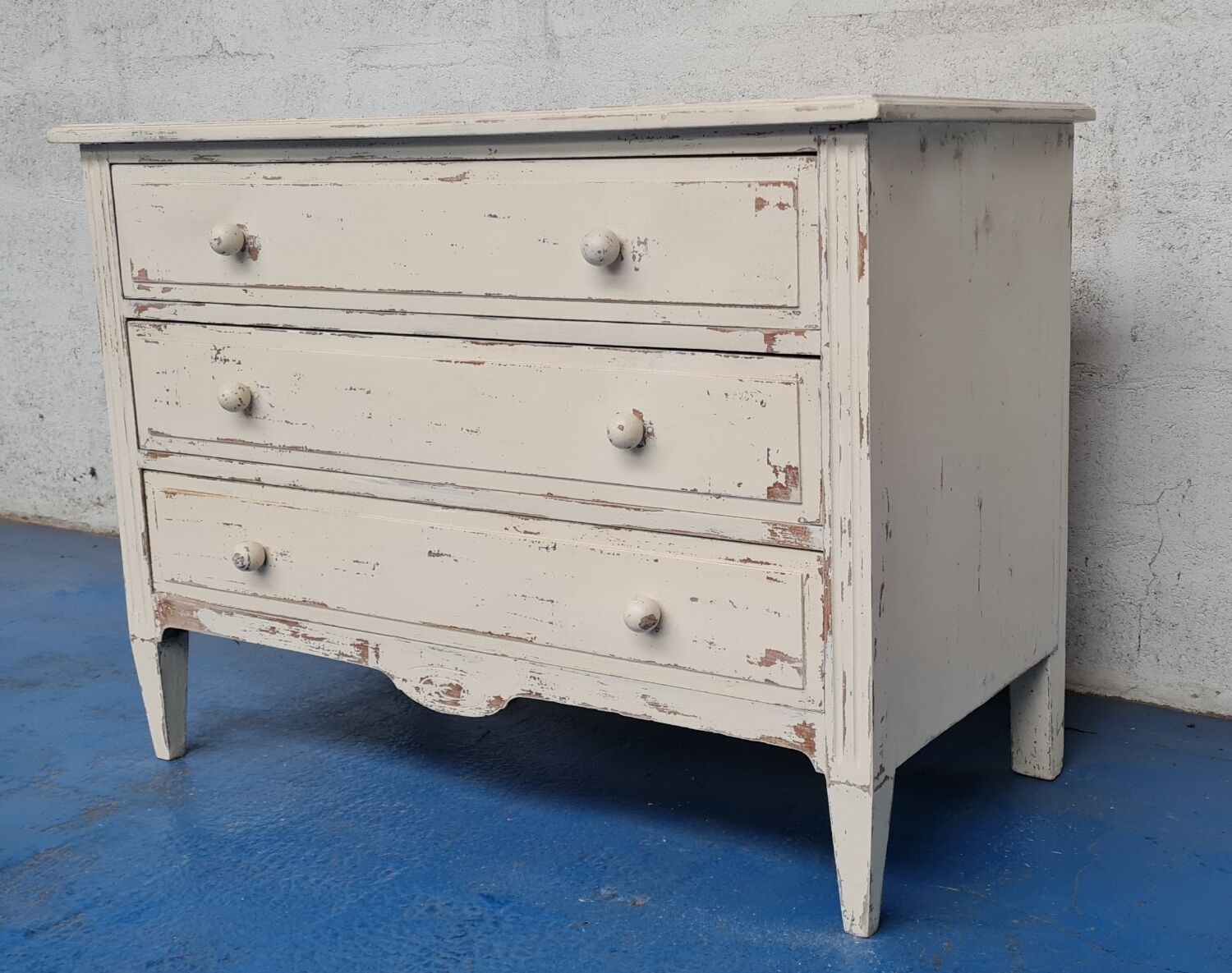 Vintage patina chest of drawers