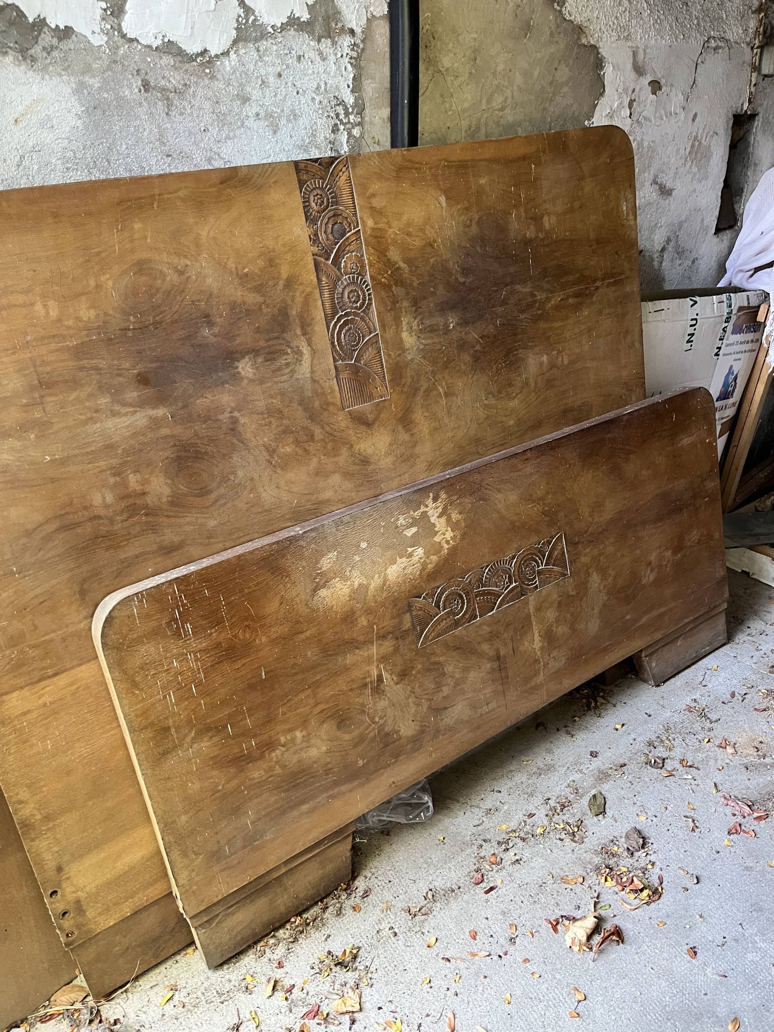 Pair of Art Deco cabinets from the 1930s in elm burl with a single door opening.