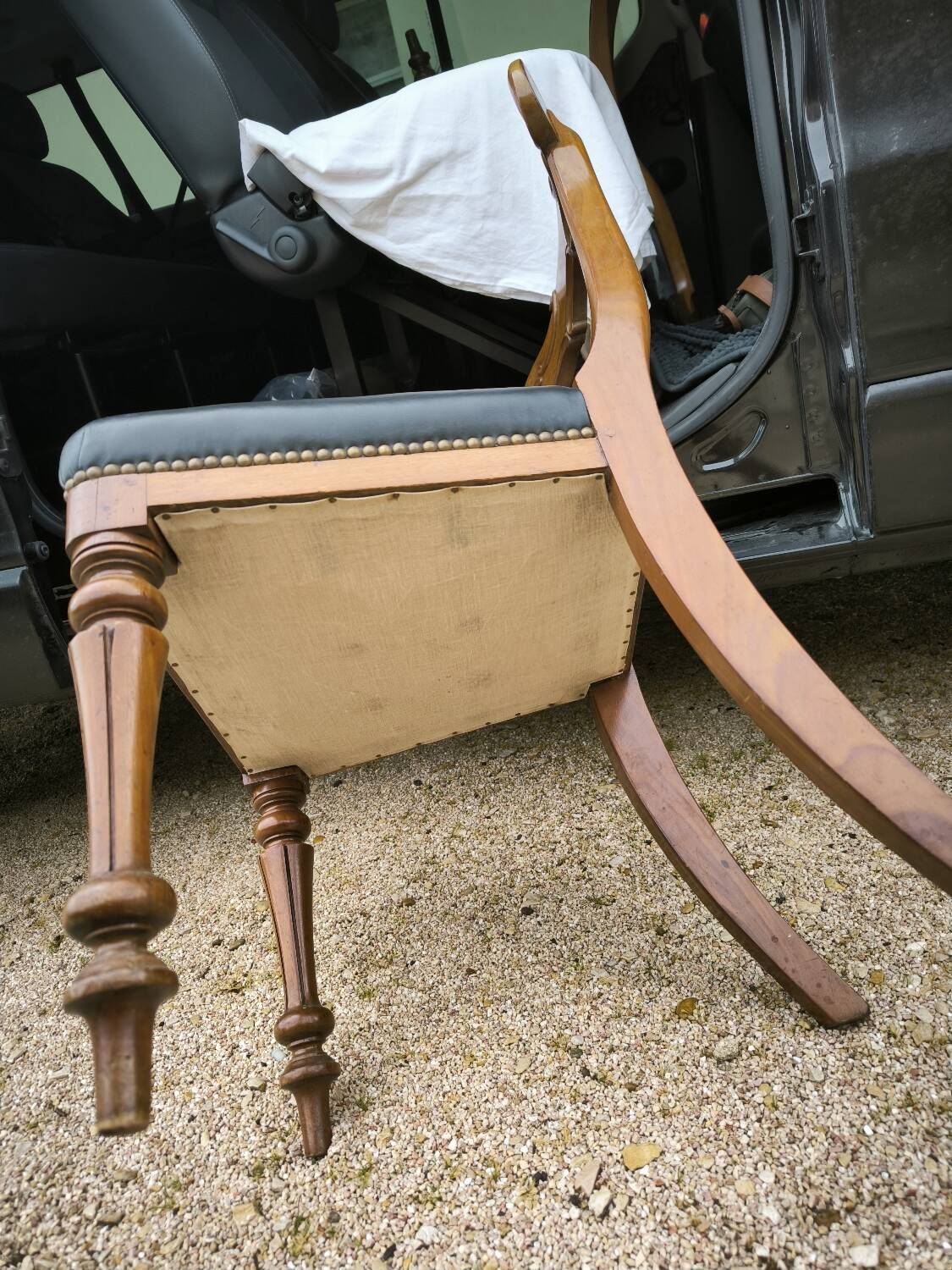 Set of 6 English chairs in mahogany and black leather