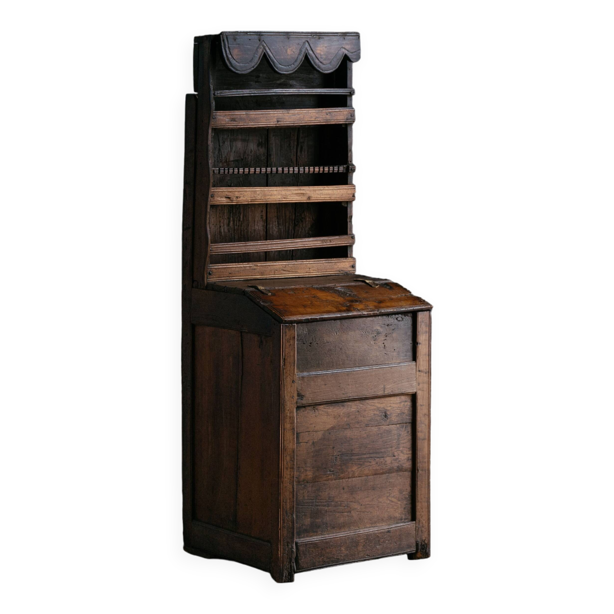 Meuble à étagères en art populaire primitif, France, XIXe siècle