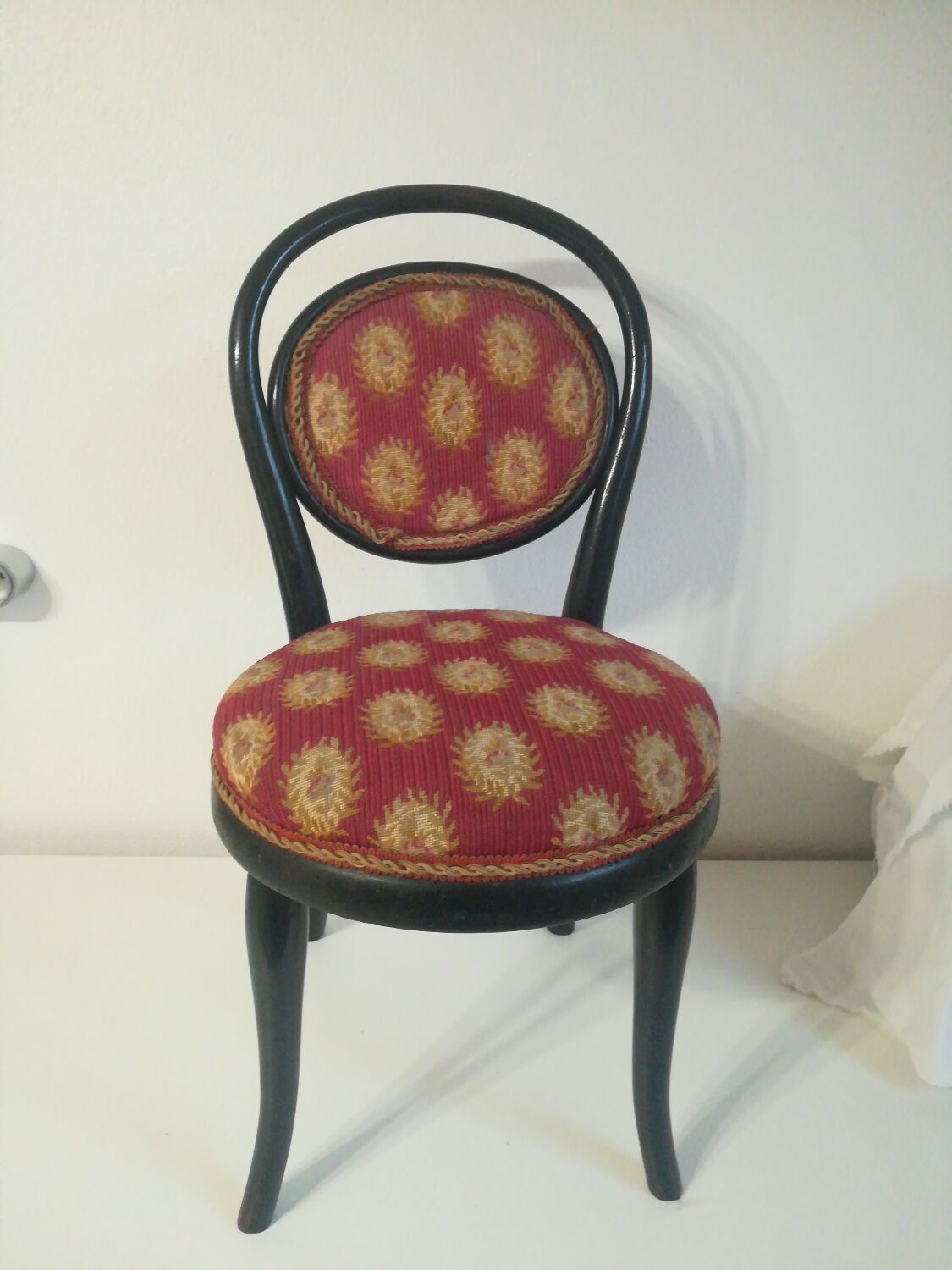 Curved wood children's chair