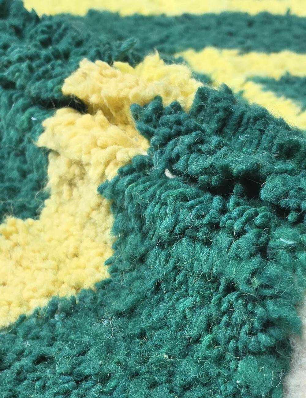 Contemporary green rug - 292 x 255 cm