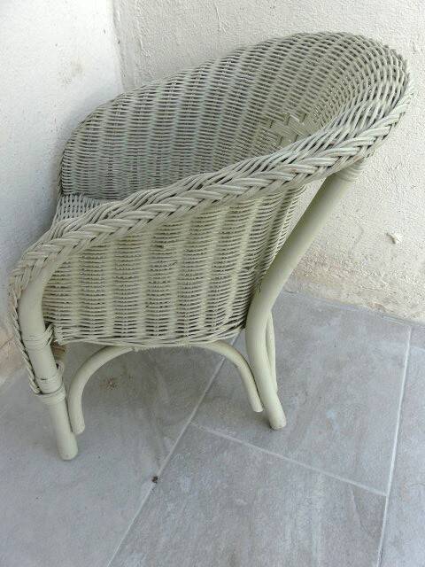 Fauteuil enfant en rotin blanc  vintage