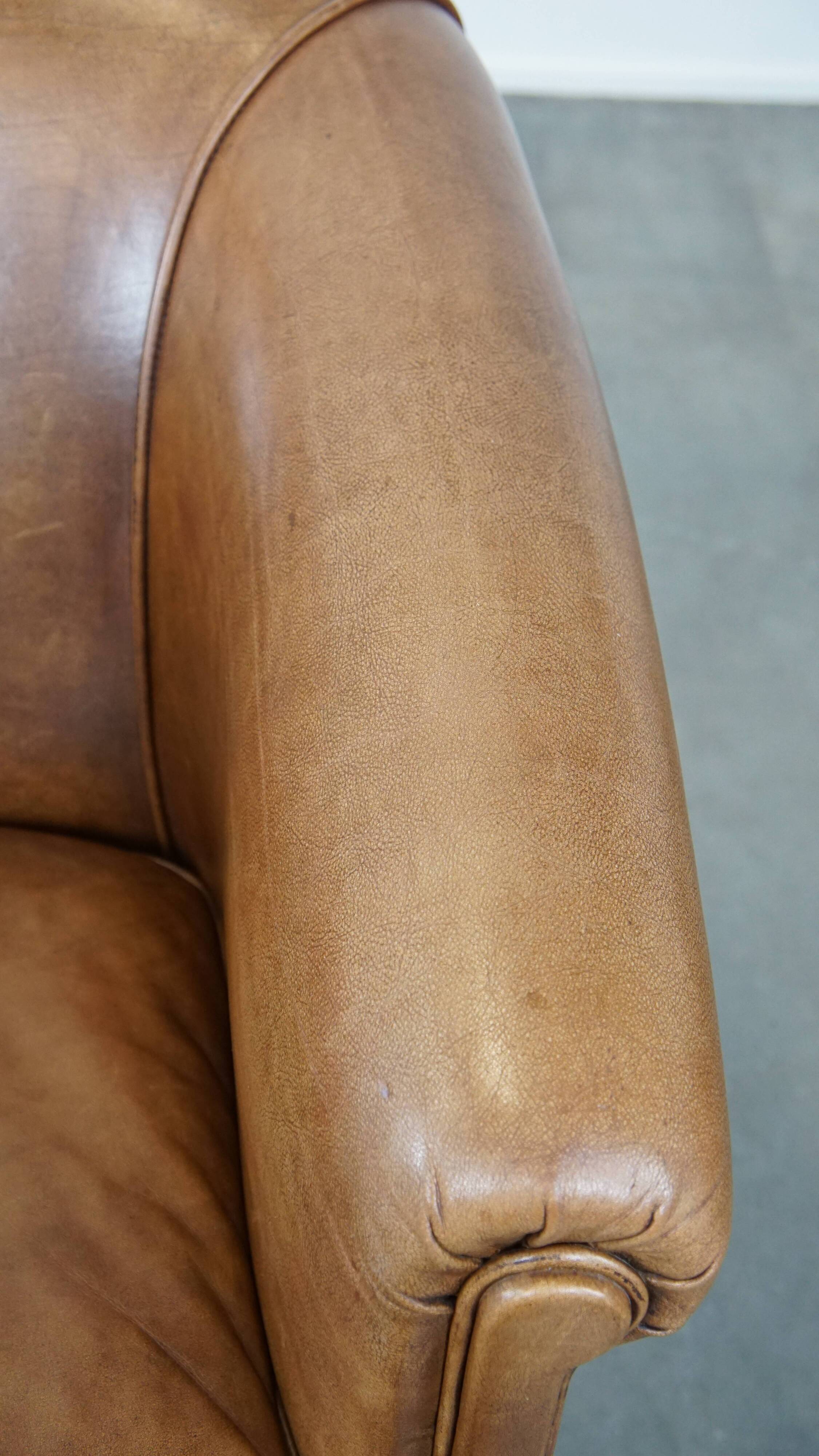 Fauteuil club en cuir de vachette couleur cognac clair