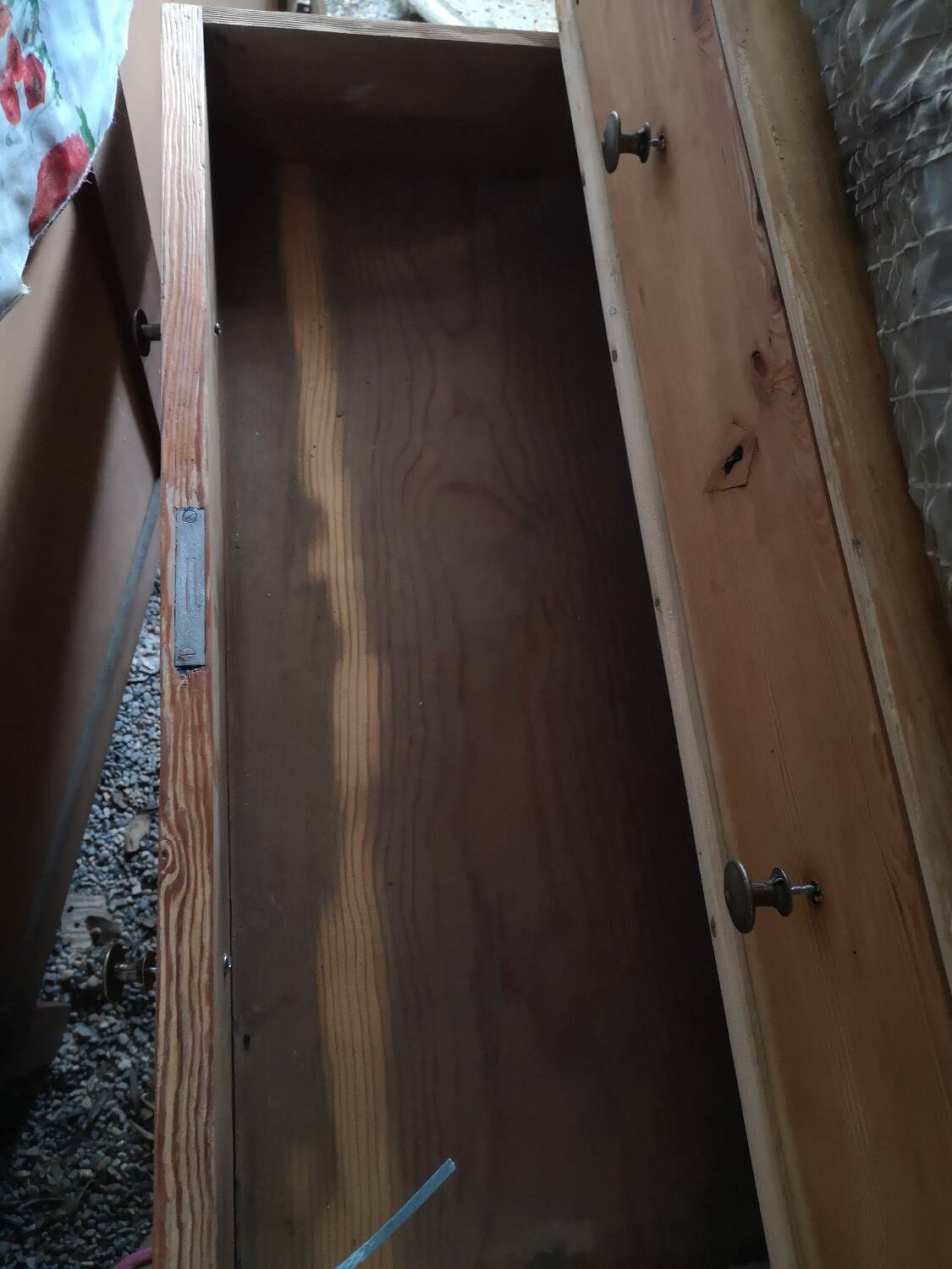 4-drawer pine chest of drawers