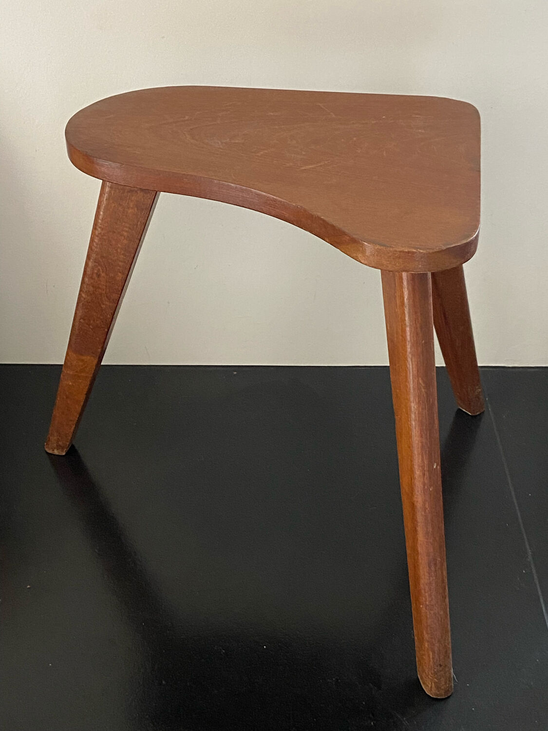 Tablette d’appoint tripode, bout de canapé 1950