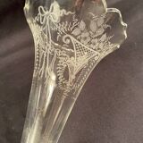 Cornet vase in gilded bronze and engraved crystal