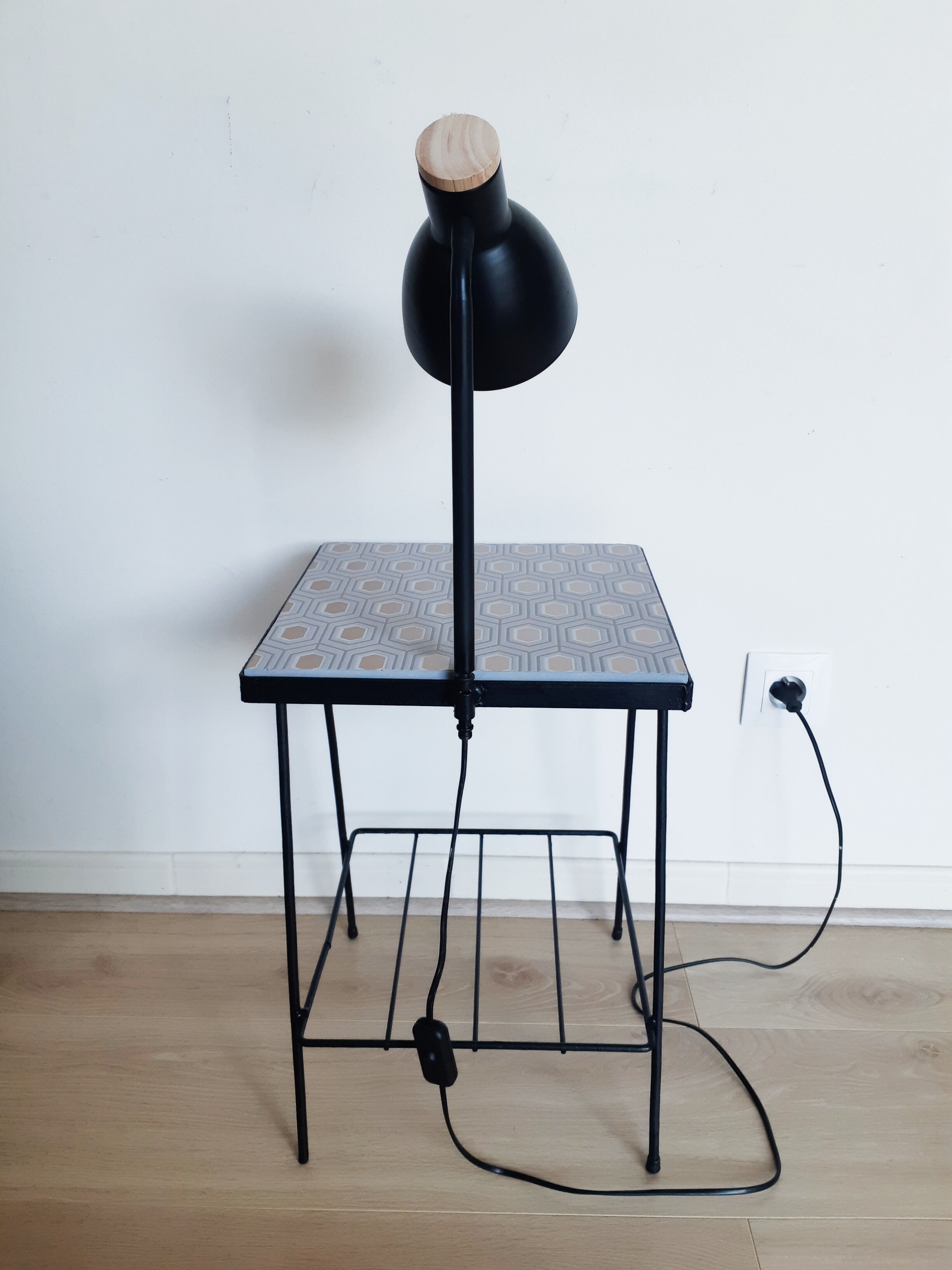 Table d'appoint avec lampe
