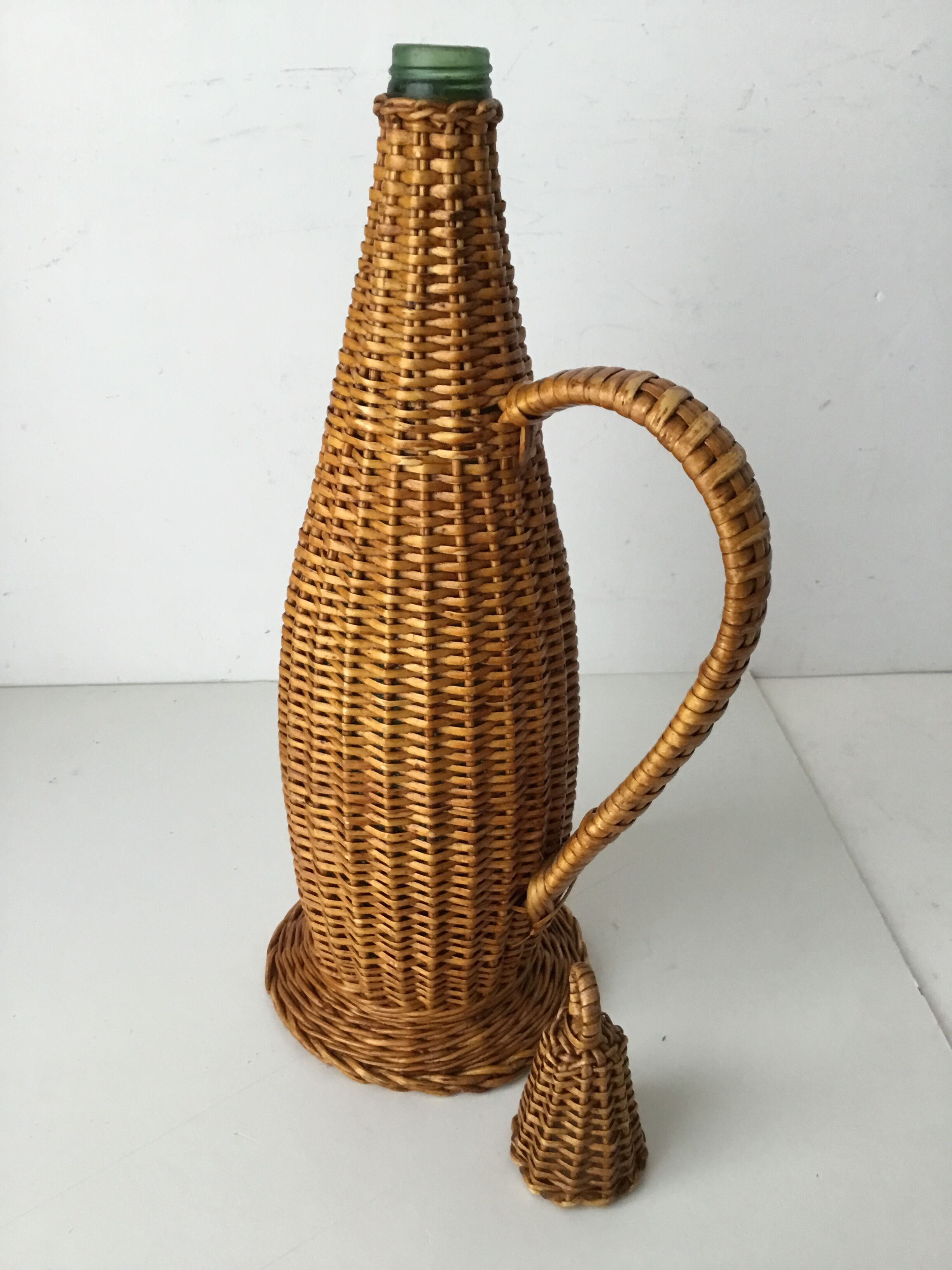 Bottle braided rattan